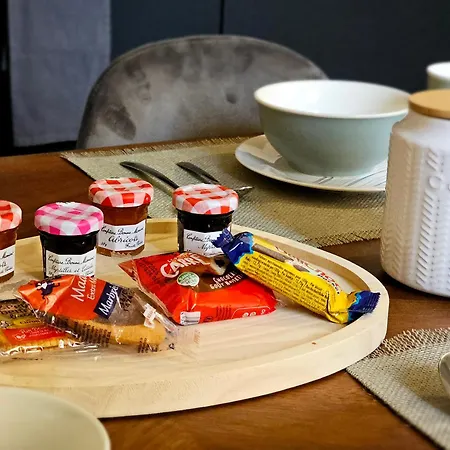 Daire Les Elegantes Colonnes De La Place Saint Charles